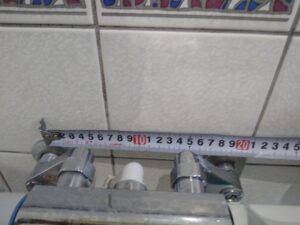 蛇口の寸法を正確に測ります